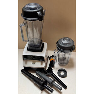 Vitamix Creations Blender VM0103 White w/ 32 oz & 64 oz pitchers + extras